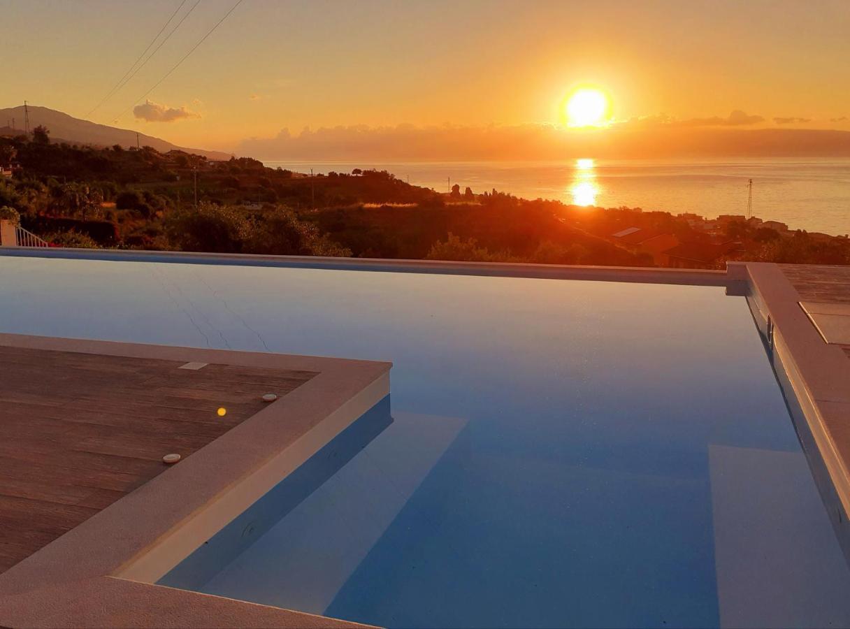 Villa Infinity ∞ Santa Teresa Di Riva Exterior photo