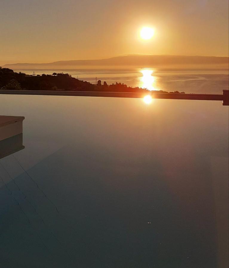 Villa Infinity ∞ Santa Teresa Di Riva Exterior photo